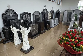 Гранит или мрамор: какой материал лучше выбрать для памятника? фото ананса Гранит или мрамор: какой материал лучше выбрать для памятника?